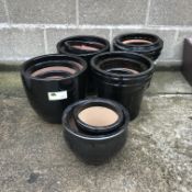 Fourteen glazed ceramic pots
