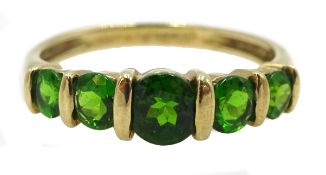 9ct gold five stone green garnet ring, hallmarked Condition Report Approx 2.