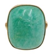 9ct gold rectangular cabochon jade ring Condition Report Approx 4.