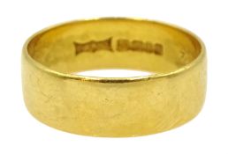 22ct gold wedding band hallmarked, approx 3.