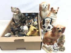 Beswick Beagle on stand, Staffordshire sponge decorated model of a cat, early pearlware (a/f),