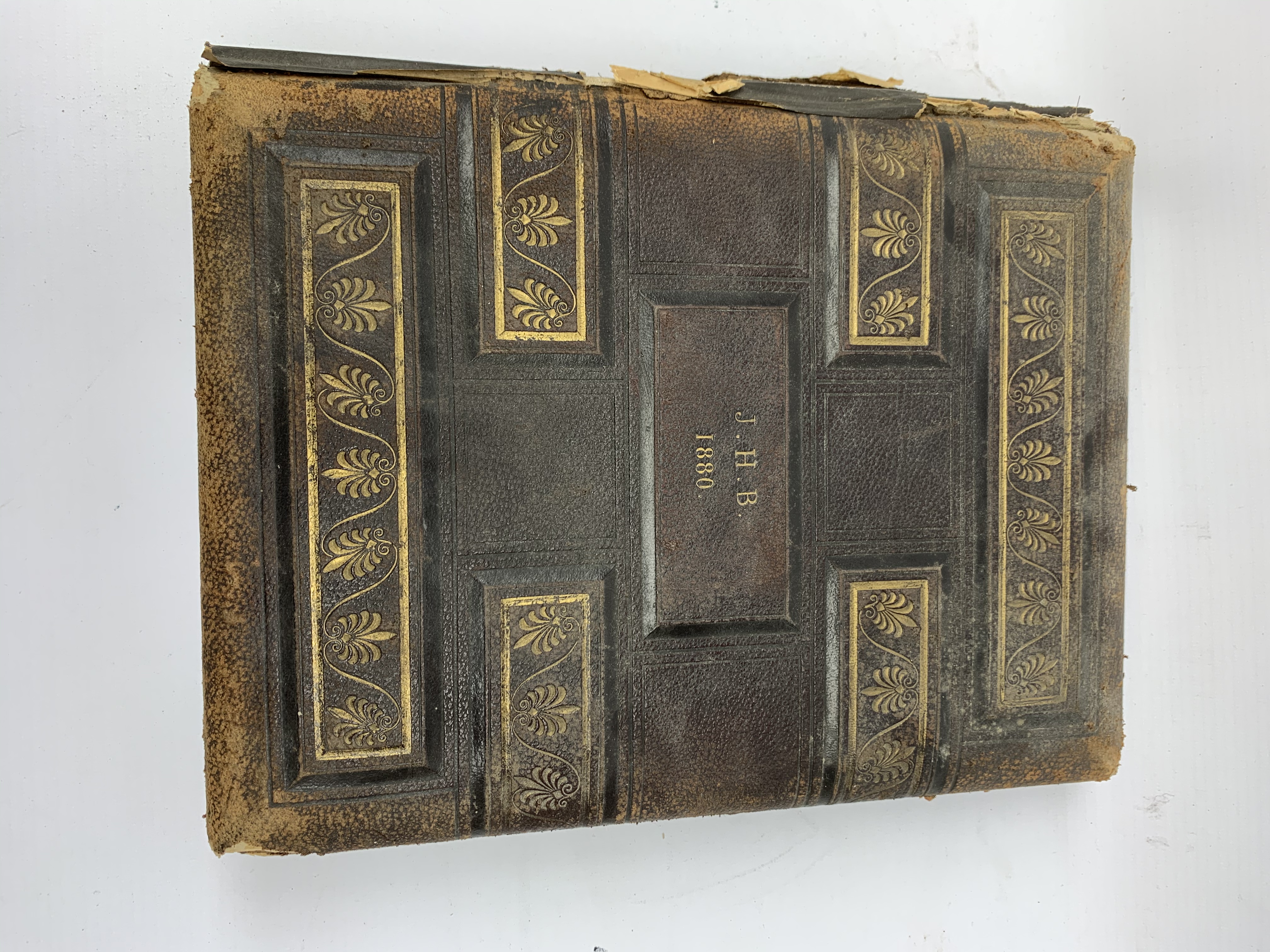 A Victorian scrap book, containing various cut outs and postcards, (binding a/f). - Image 6 of 6