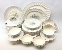 Royal Doulton Sutherland pattern dinner service Condition Report <a