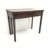 Georgian mahogany fold-over card table, single drawer, square reeded supports, W92cm, H73cm,