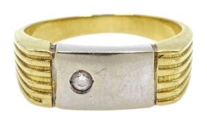 18ct white and yellow gold gentleman's ring, set with a cubic zirconia, stamped 750