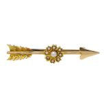 Victorian 18ct gold split seed pearl arrow brooch with, retailed by Samuel Sharpe Retford, in origi