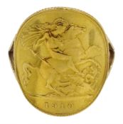 1910 half gold sovereign ring, approx 4.88gm