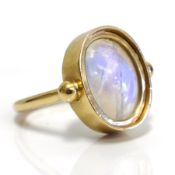 18ct gold oval cabochon rainbow moonstone ring, hallmarked [image code: 4mc]