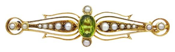Edwardian gold oval peridot and seed pearl bar brooch, stamped 15ct [image code: 3mc]