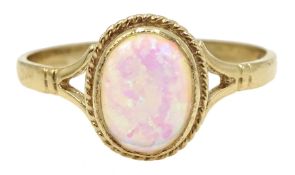 9ct gold oval opal ring, hallmarked [image code: 4mc]