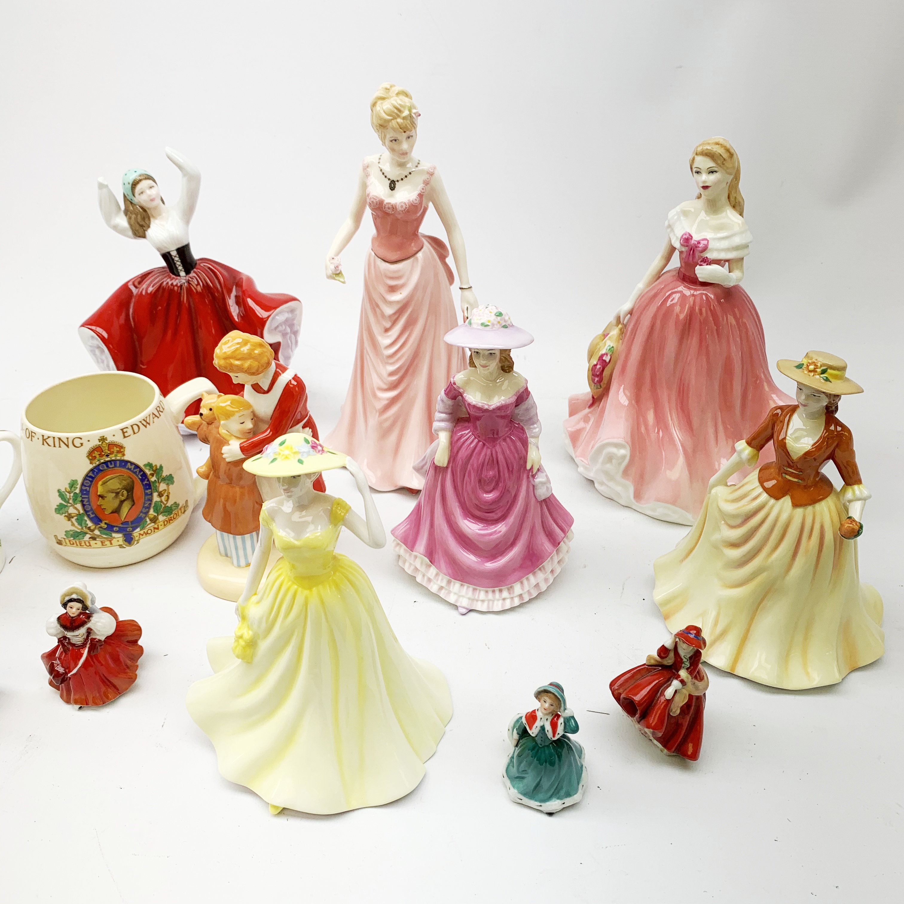A collection of figurines, to include a selection of Royal Doulton fgurines, Autumn Stroll HN4588, - Image 3 of 3