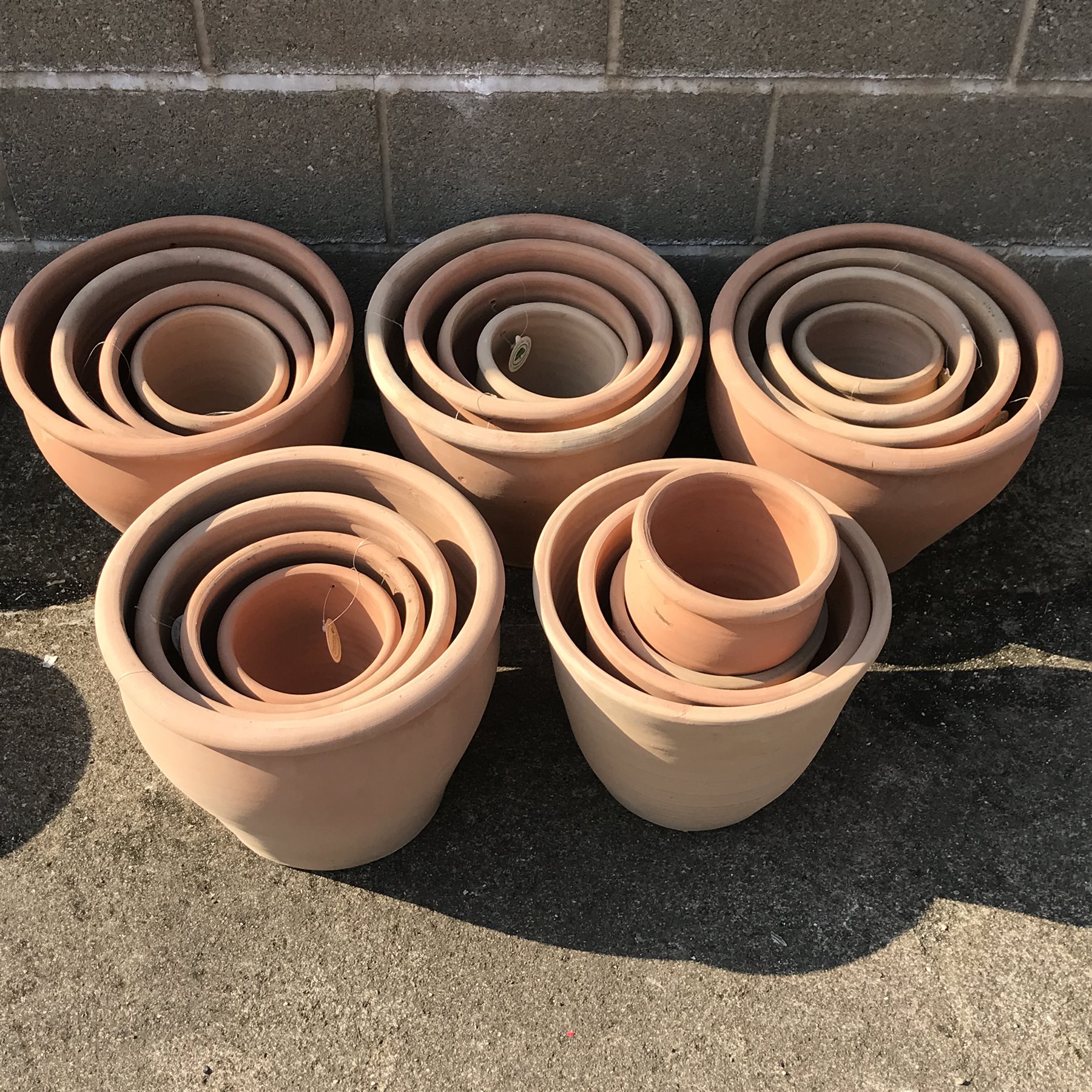 Quantity of approx. 20 terracotta plant pots - various sizes - Image 2 of 2