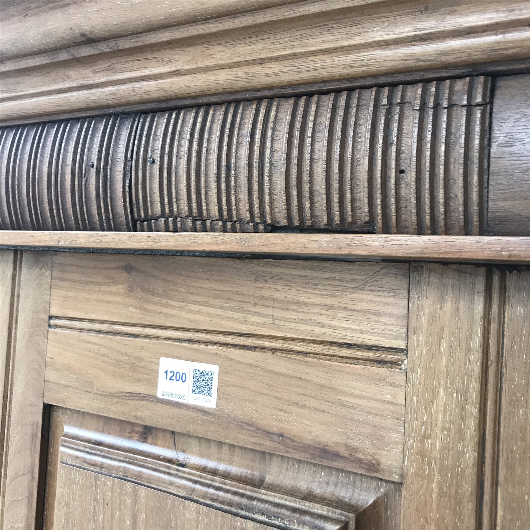 Late Victorian satin walnut wardrobe, projecting cornice, single mirrored door above drawer, plinth - Image 3 of 5