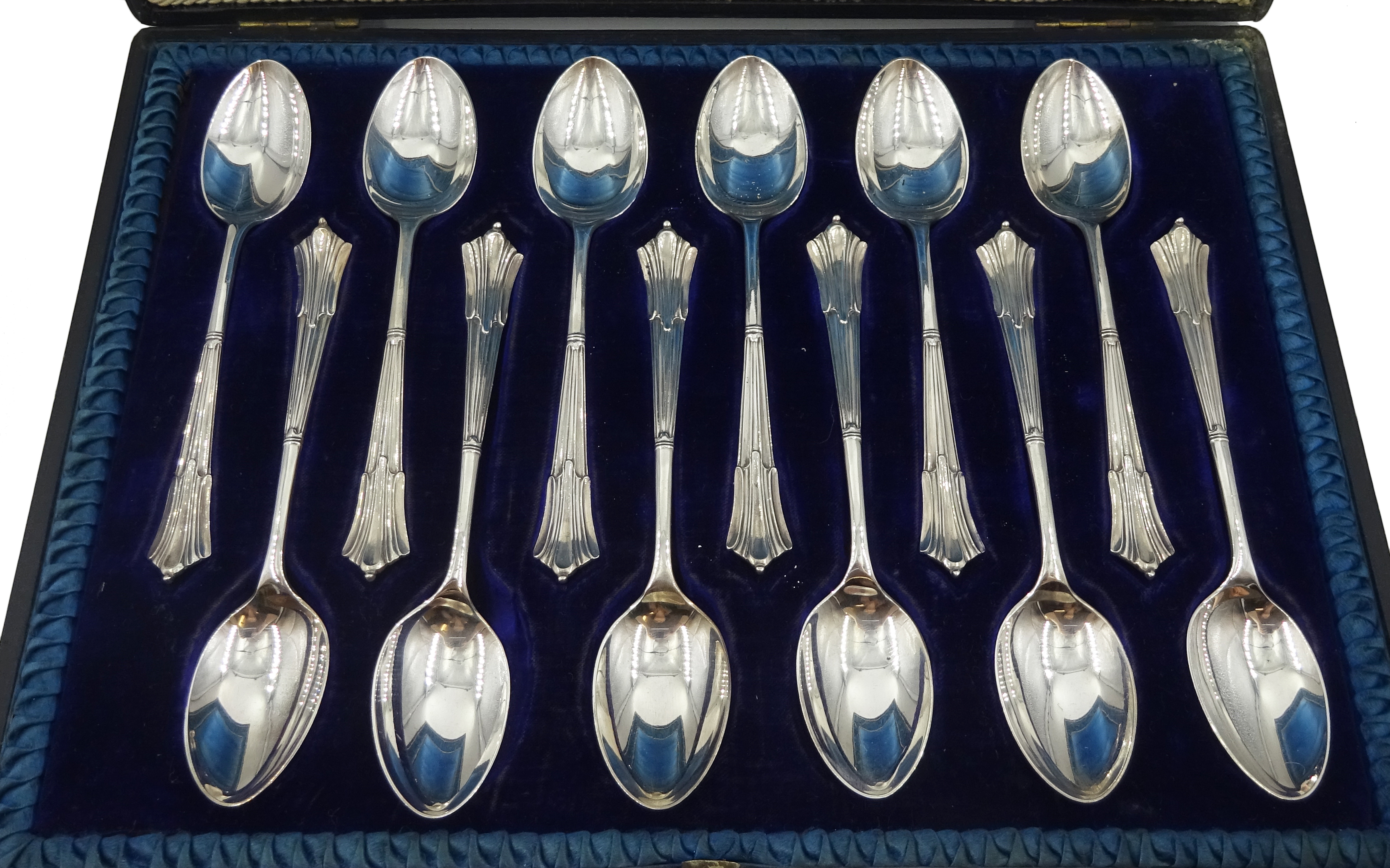 Set of twelve Victorian silver teaspoons by Walker & Hall, Sheffield 1896, cased, approx 9oz and sil - Image 3 of 5