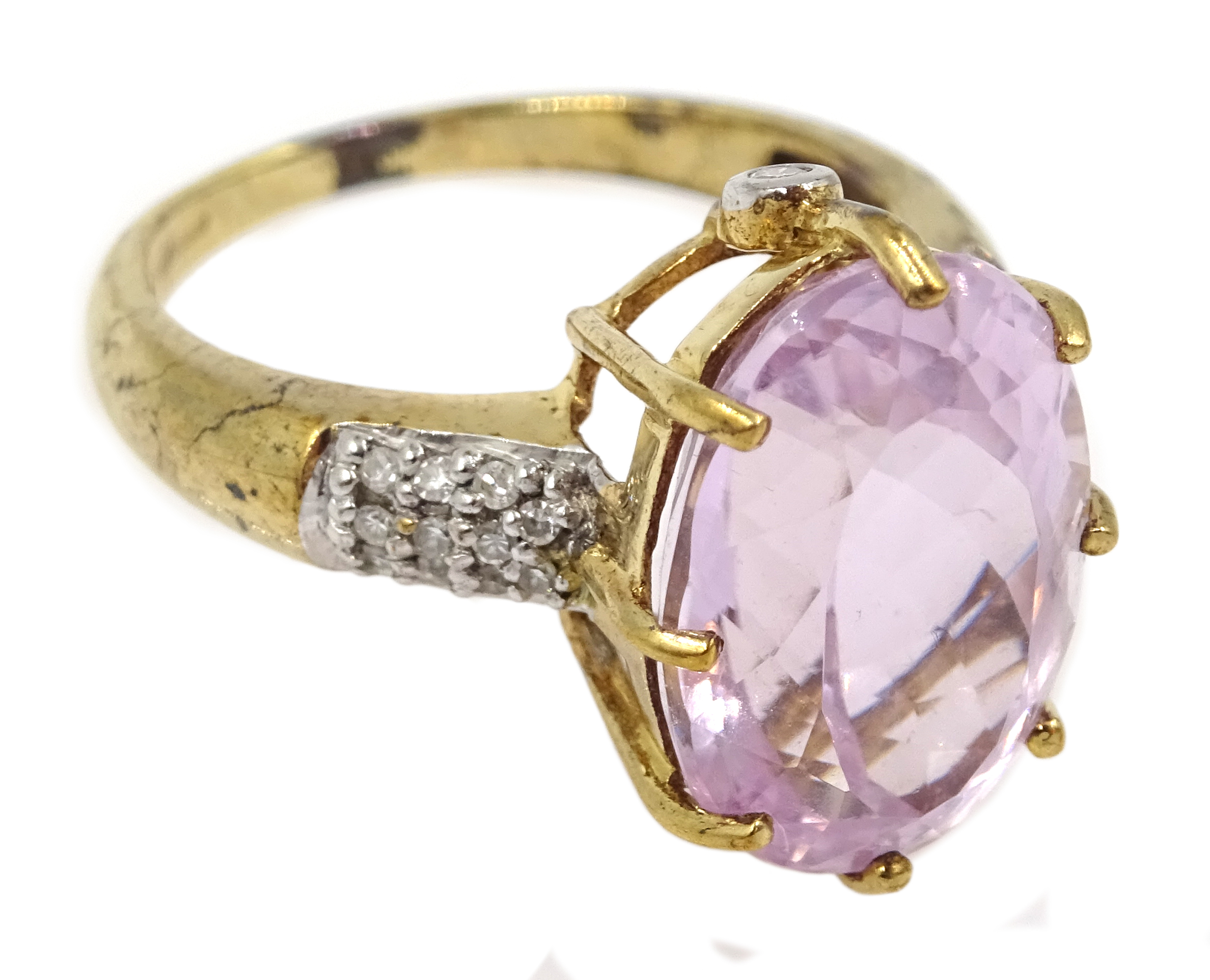 9ct gold oval kunzite ring with diamond set shoulders and gallery, hallmarked - Image 2 of 3