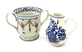 An 18th century Worcester blue and white sparrow beak jug, decorated with floral sprays, with cresce