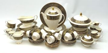 Minton Grandee pattern dinner and teawares, comprising eight dinner plates, eight dessert plates, tw