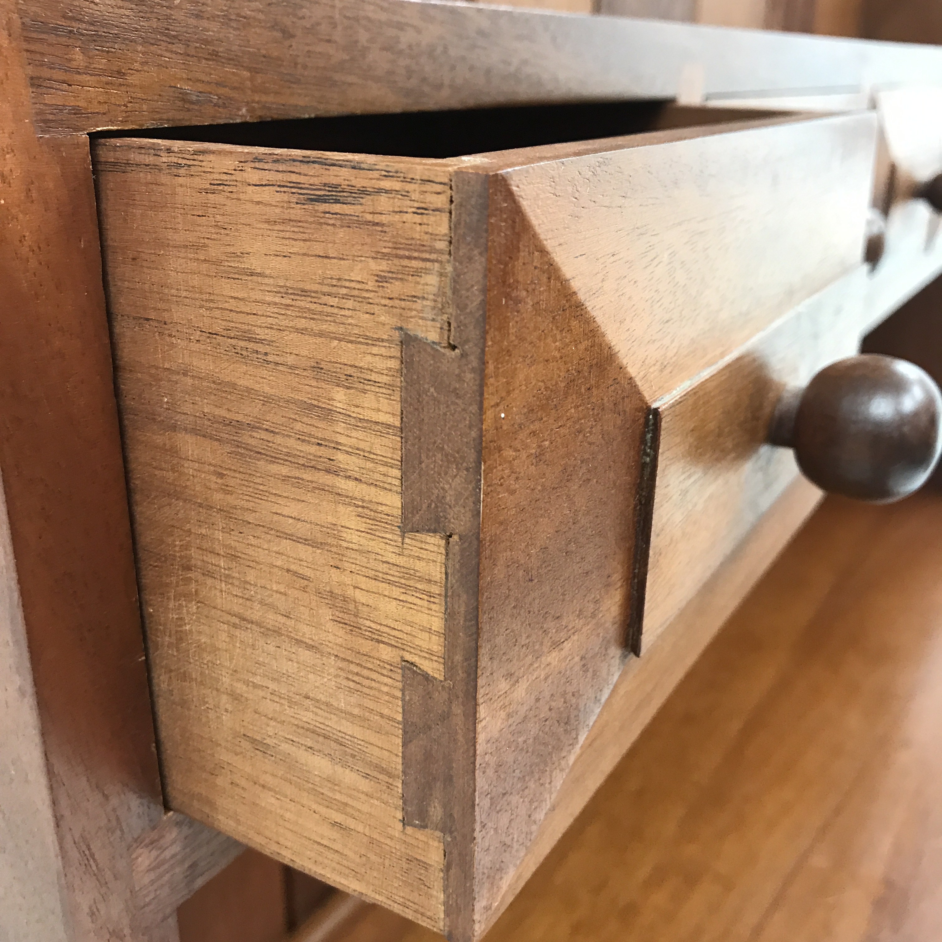 20th century mahogany dresser, raised two tier plate rack with five trinket and two drawers, turned - Image 9 of 10