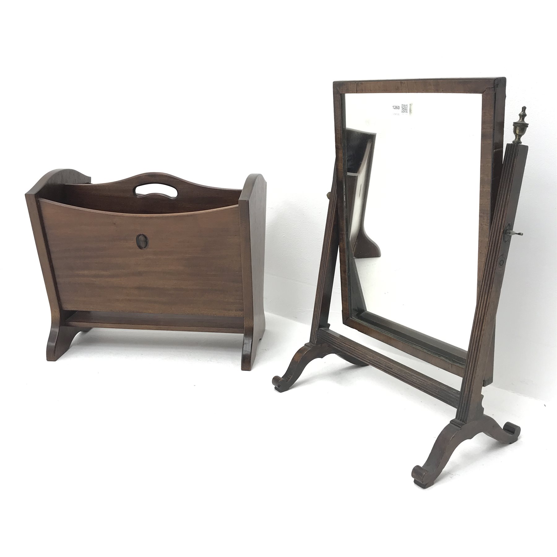 Edwardian mahogany toilet swing mirror, reeded supports on scrolling feet (W43cm, H58cm) and a mahog - Image 2 of 6