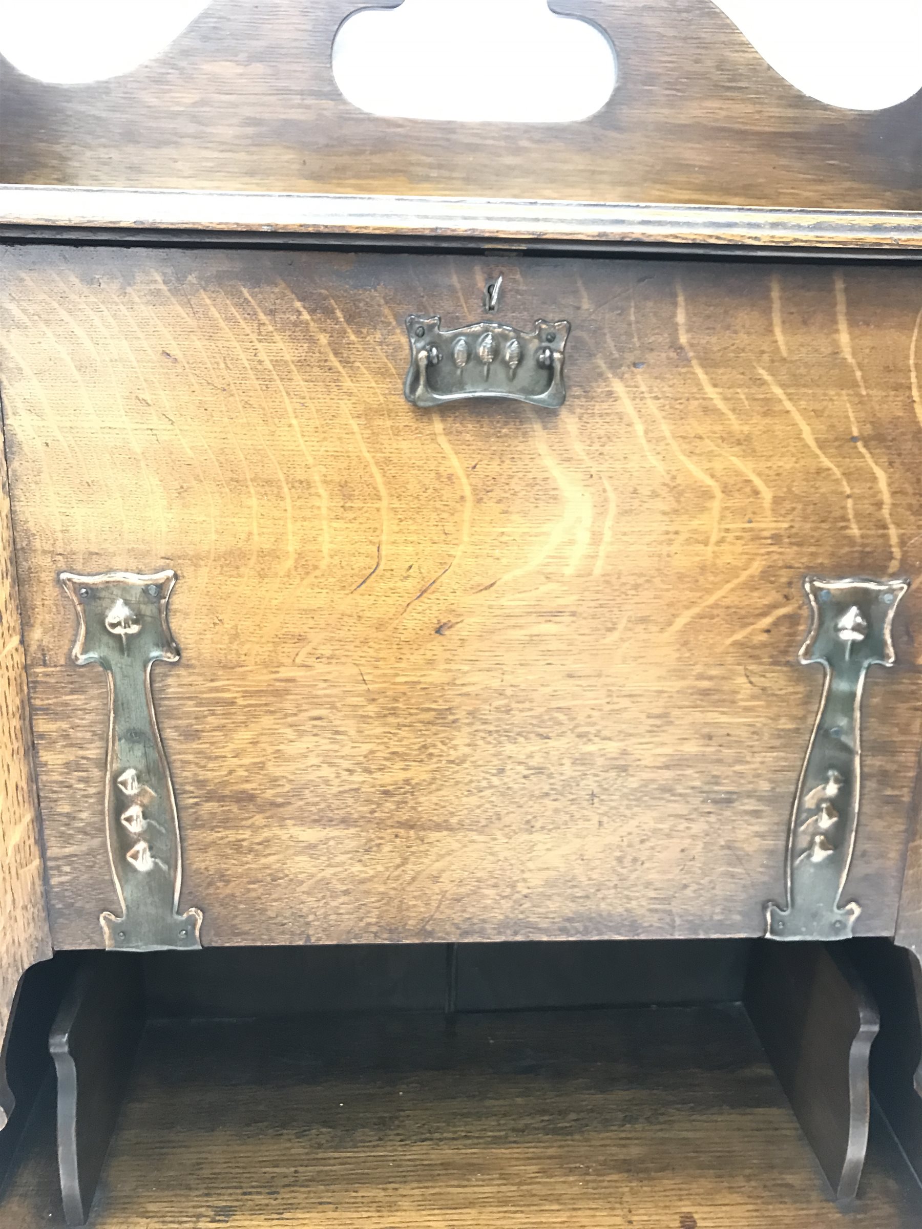 Art Nouveau period oak writing desk with decorative anodised strap hinges, retailed by Denby & Spink - Image 4 of 6