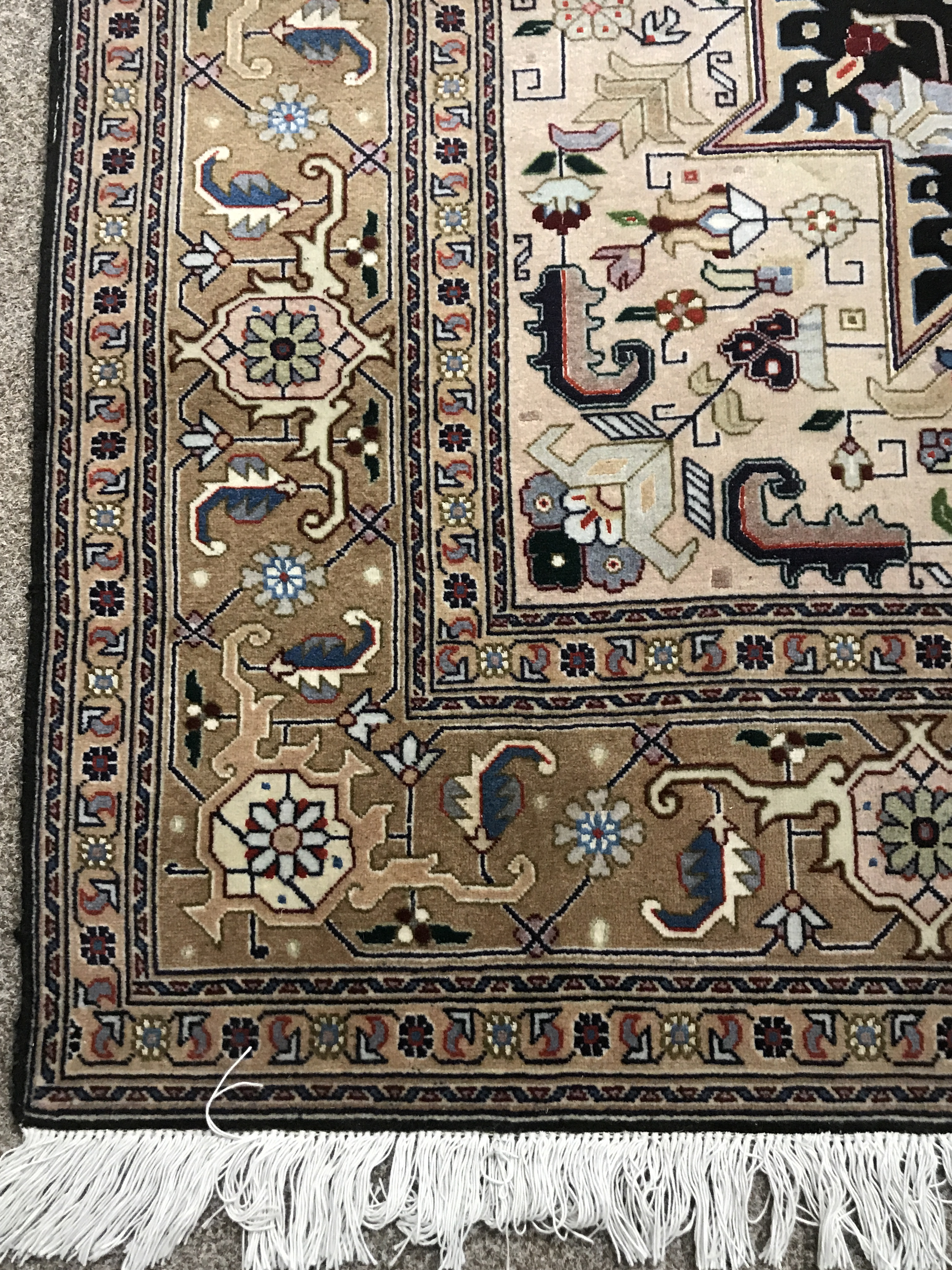 Fine Tabriz beige ground rug, repeating border, central medallion, 350 kpsi, 197cm x 143cm - Image 6 of 8