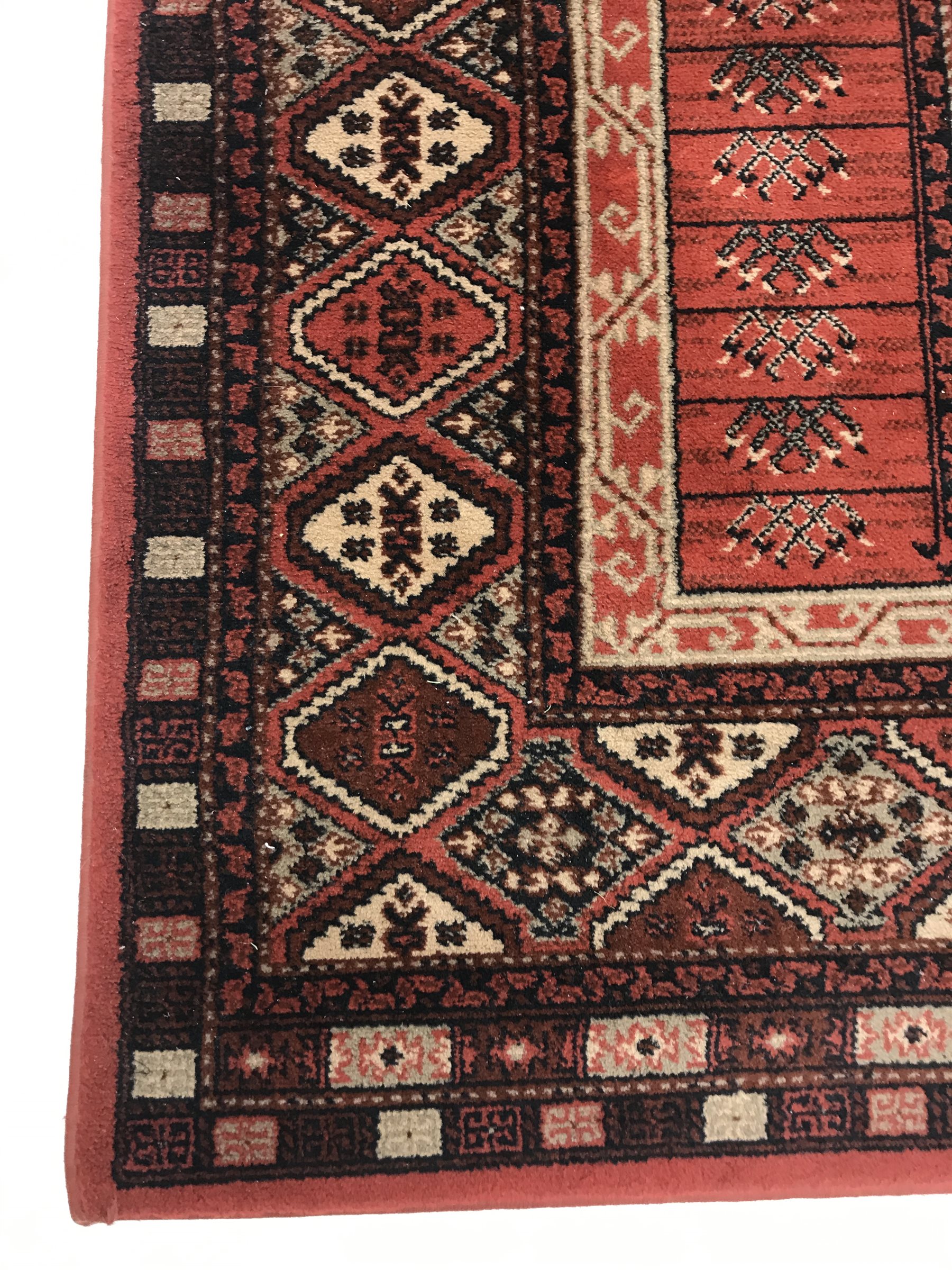 Persian design red ground rug, repeating border, 190cm x 137cm - Image 3 of 6