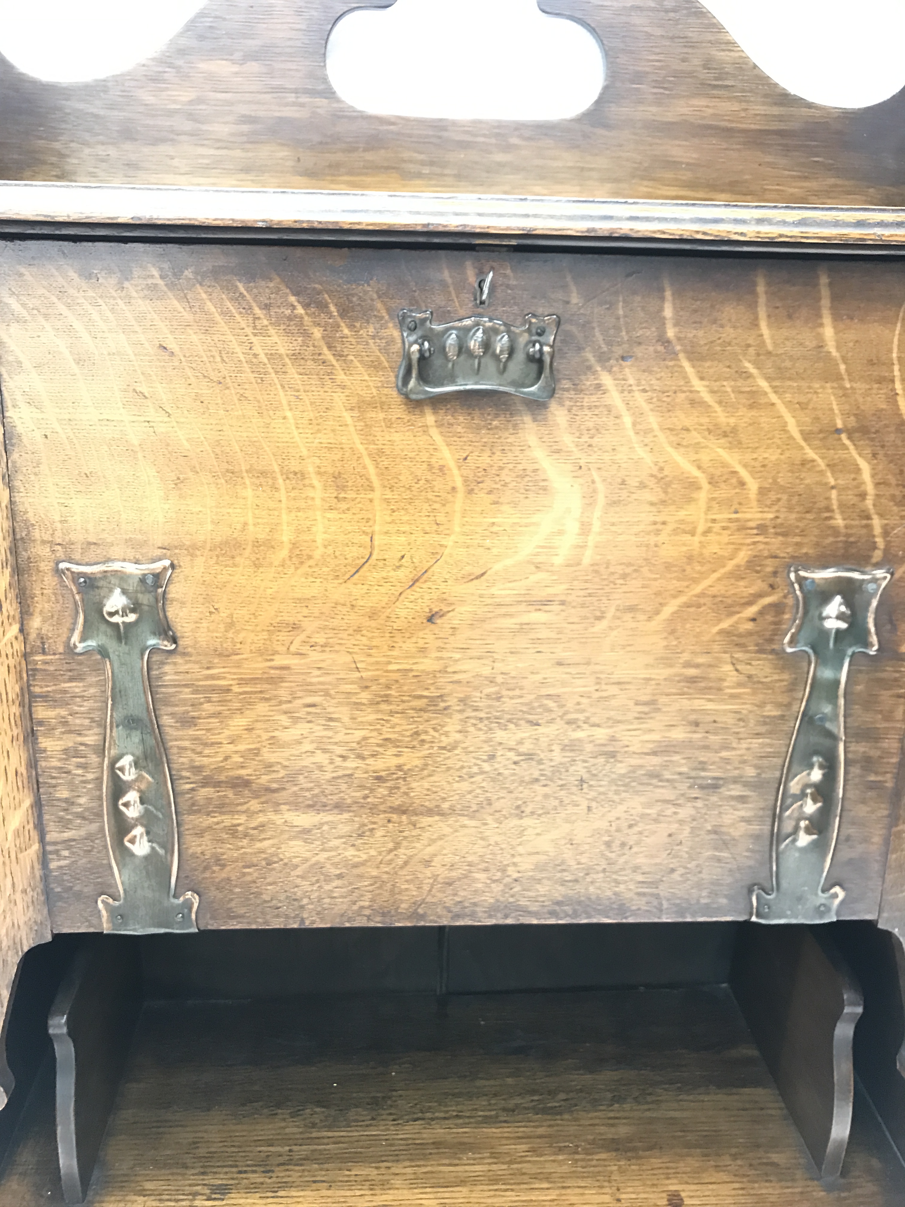 Art Nouveau period oak writing desk with decorative anodised strap hinges, retailed by Denby & Spink - Image 6 of 6