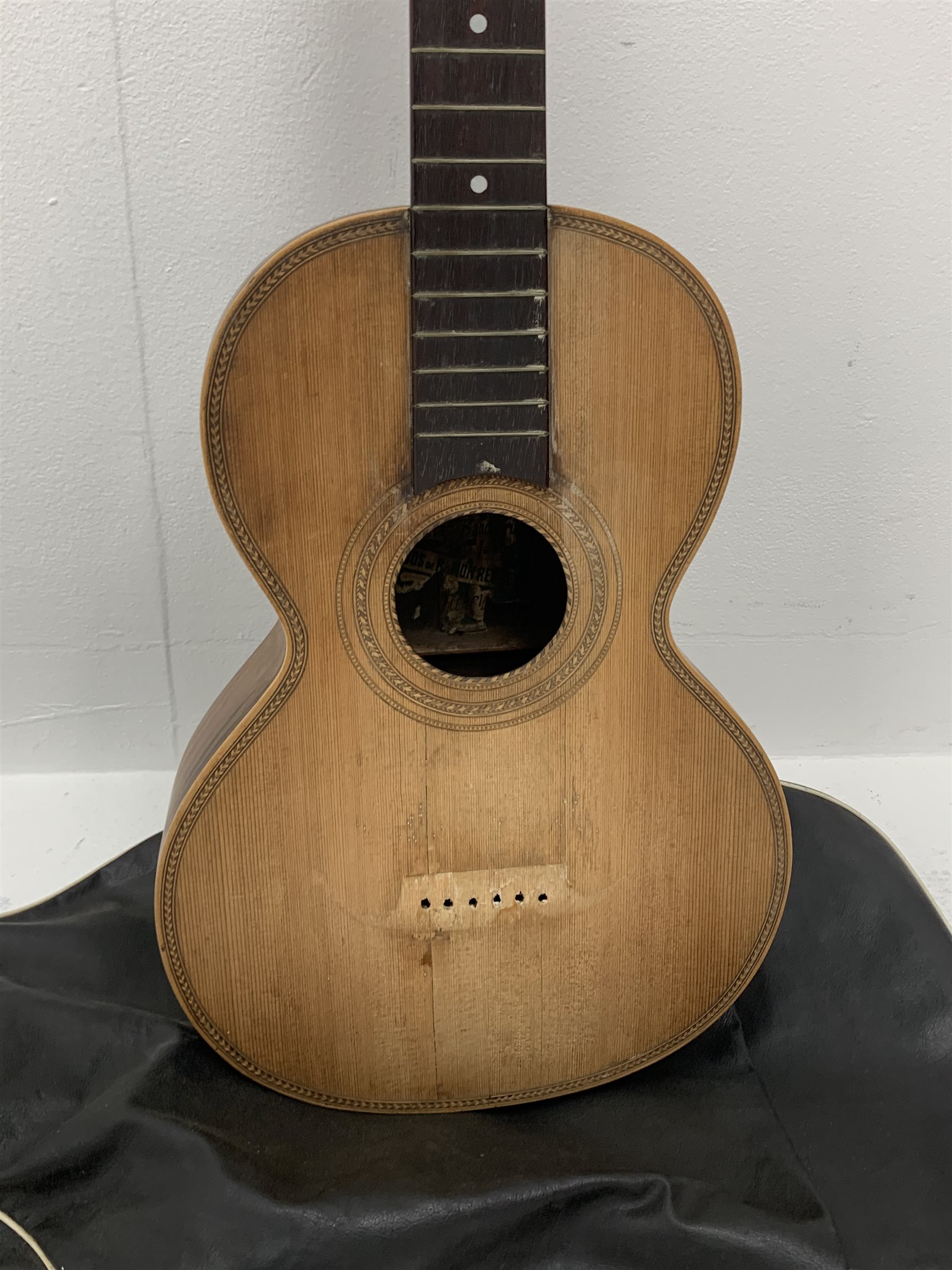 Early 20th century Brazilian Rosewood guitar, labelled Hijos de Ramon Redueyo, Valencia, in carryin - Image 3 of 6