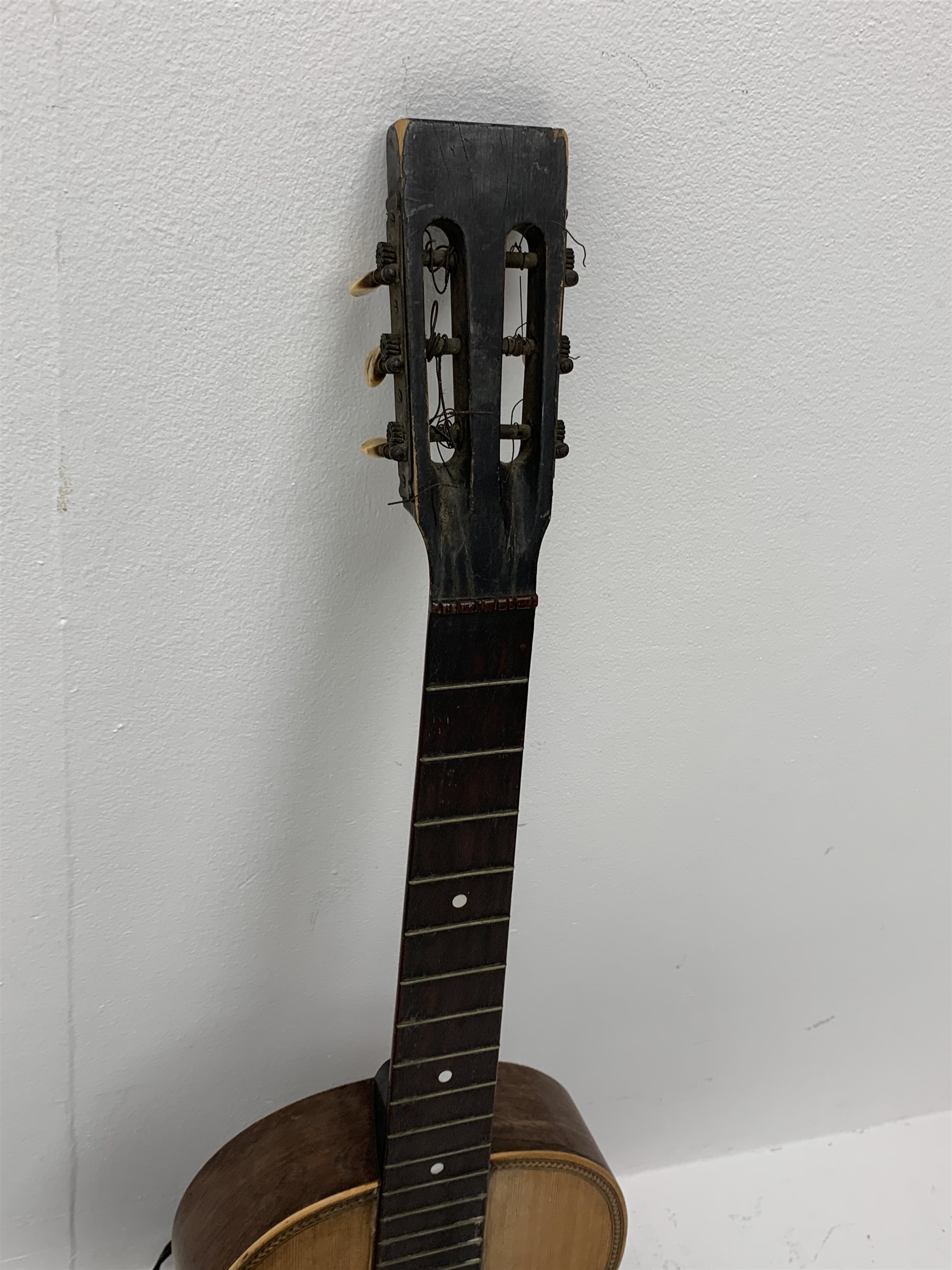 Early 20th century Brazilian Rosewood guitar, labelled Hijos de Ramon Redueyo, Valencia, in carryin - Image 2 of 6