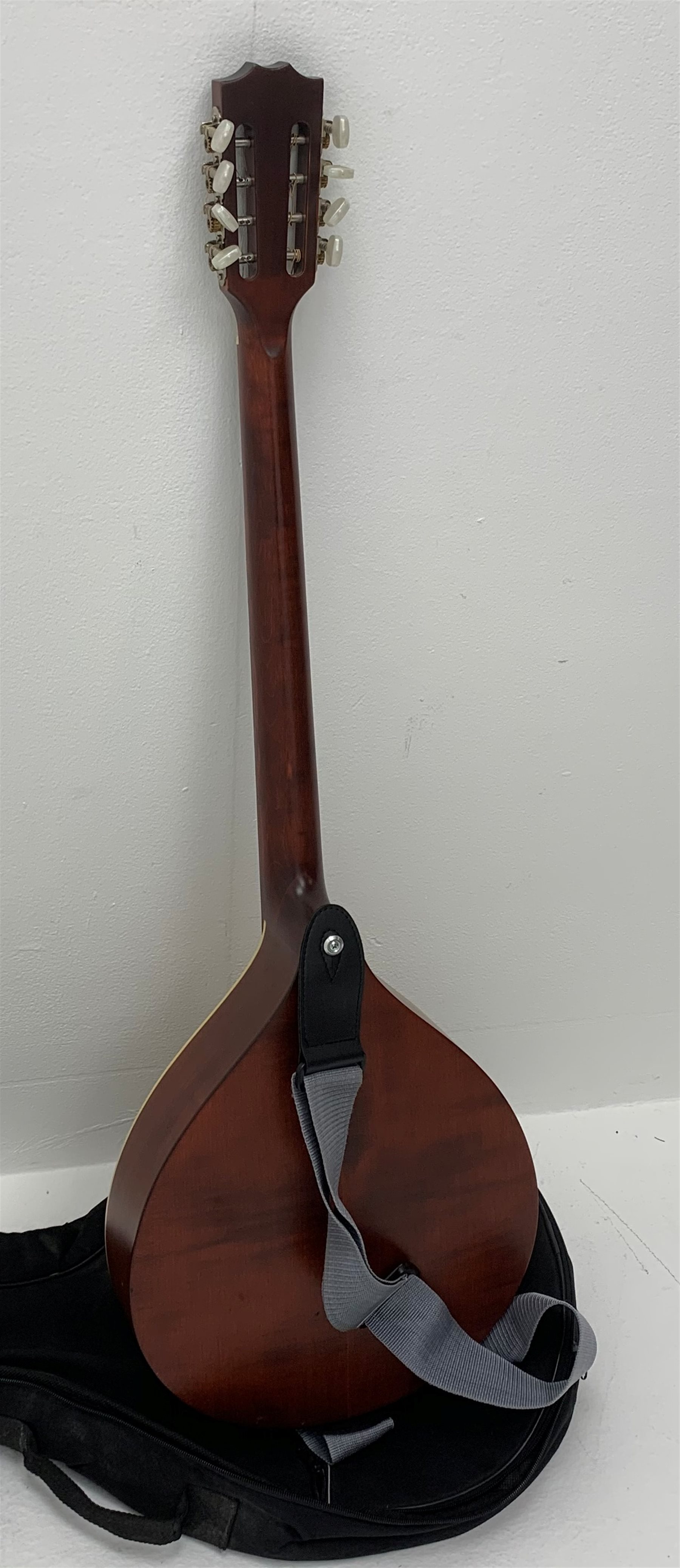 Ozark Romania Stentor flat-back bouzouki long necked eight-string lute with mahogany stained back an - Bild 5 aus 6