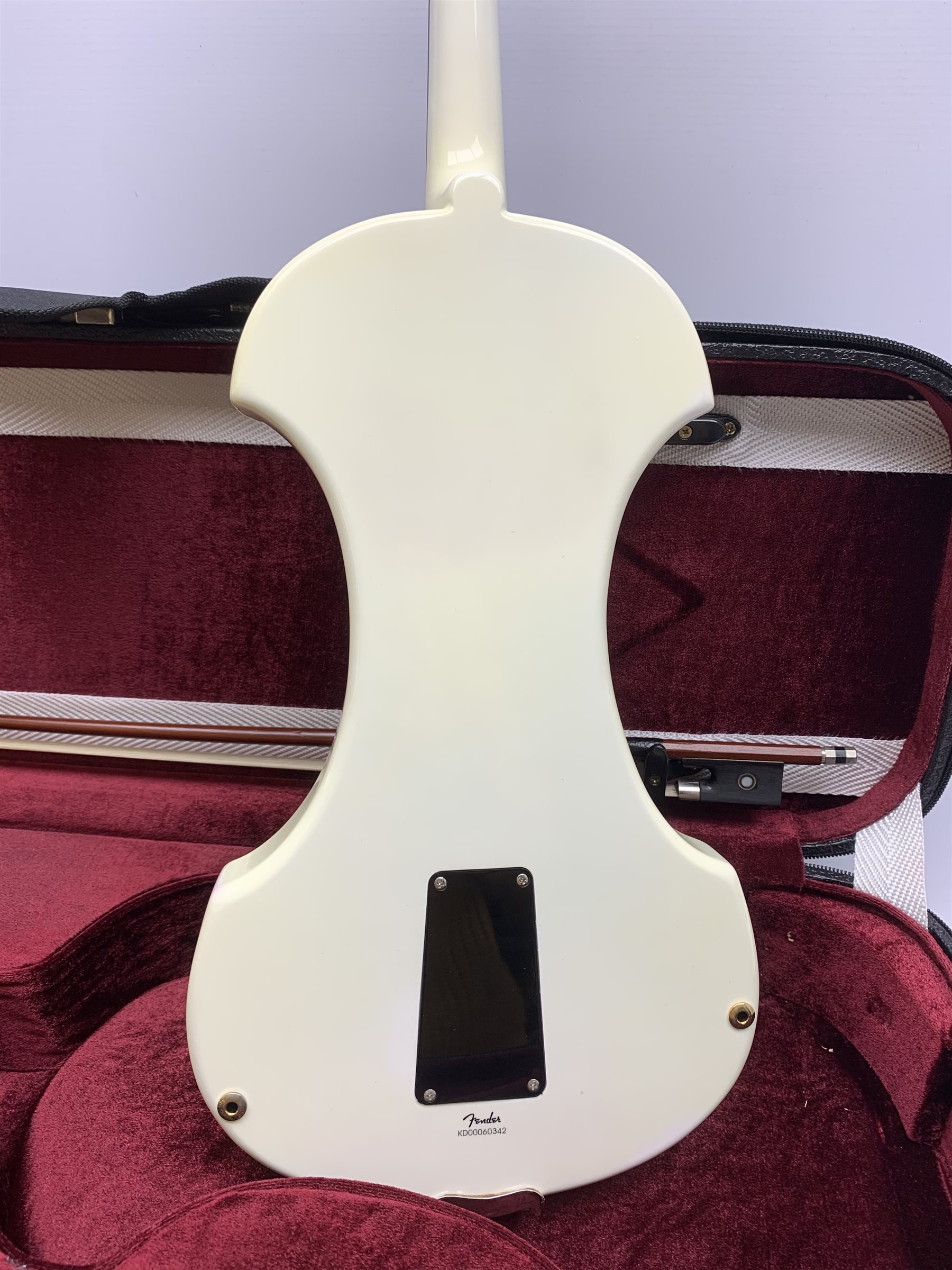 Fender white and black electric violin with 35.5cm back, serial no.KD00060342, 59cm overall, in orig - Image 5 of 10