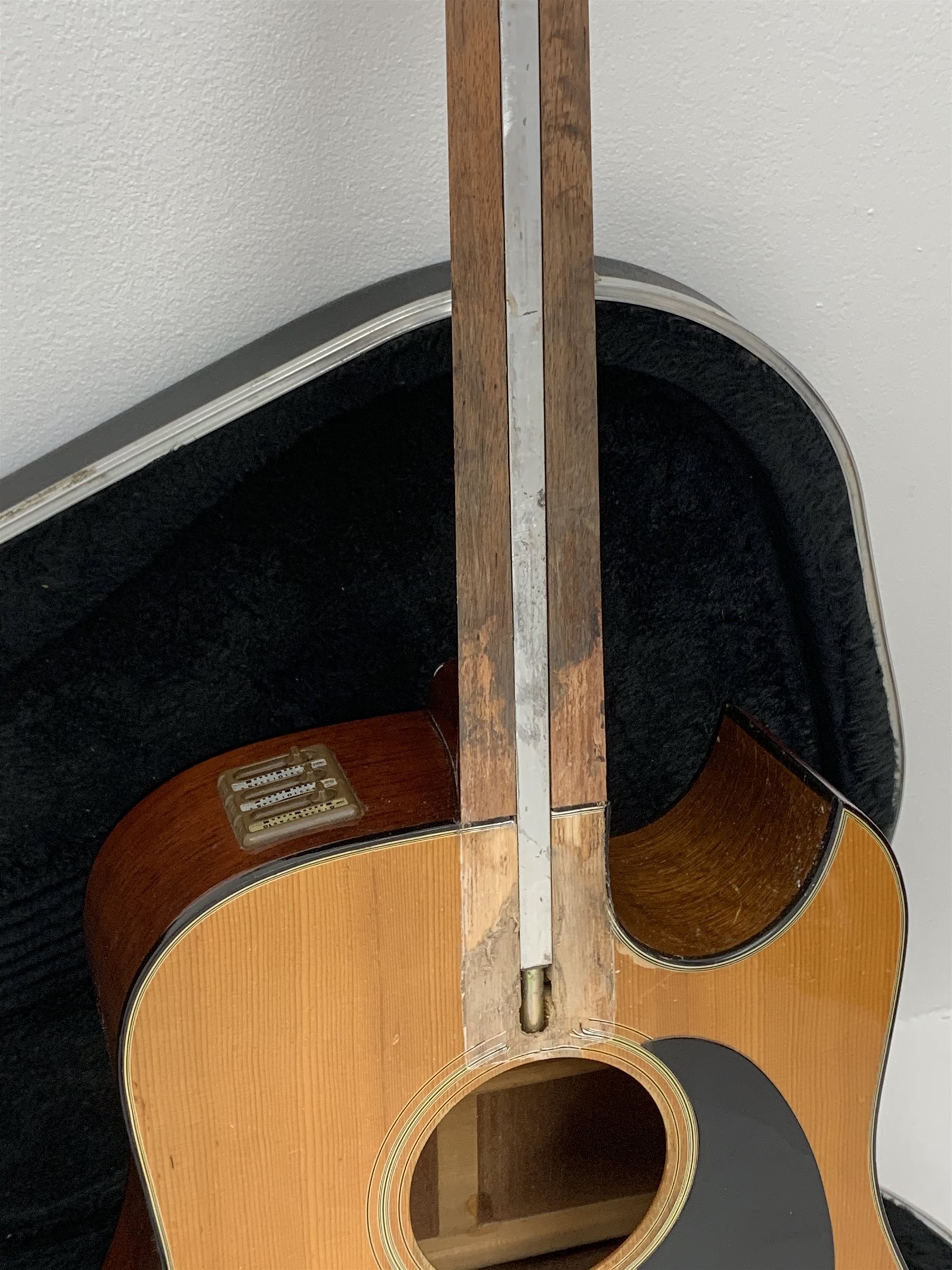 Takamine electro acoustic guitar ES-340S, in carrying case - Image 3 of 7