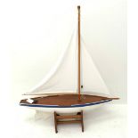 Pond yacht with white painted planked wooden hull, weighted metal keel and two sails L92cm H106cm, o