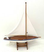 Pond yacht with white painted planked wooden hull, weighted metal keel and two sails L92cm H106cm, o