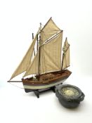 Ship's compass inscribed Cooke Hull Type 1040 No.466, with grey painted case and gimbal mount D20cm