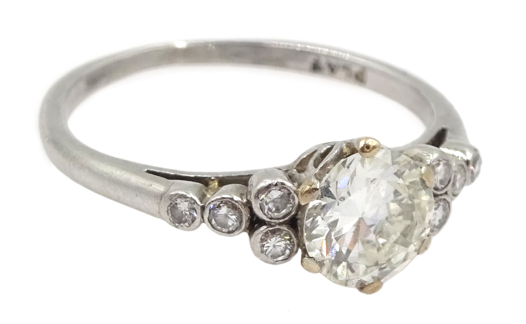 Platinum single stone diamond ring, with four diamonds set either side, stamped PLAT, central diamon - Image 6 of 7