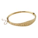 Early 20th century gold engraved decoration bangle, stamped 9ct