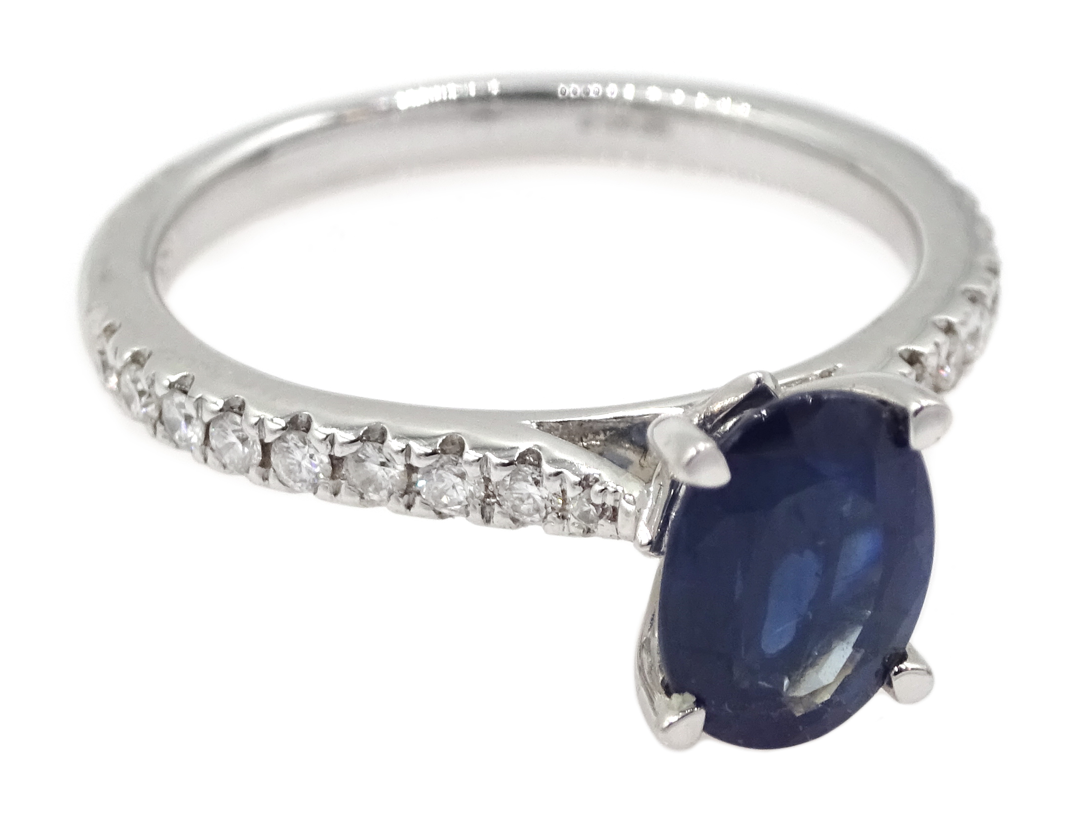 18ct white gold oval sapphire ring, with diamond set shoulders hallmarked, sapphire approx 1.35 cara - Image 7 of 9