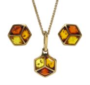 Gold Baltic amber pendant necklace and pair of gold matching studs, all hallmarked 9ct