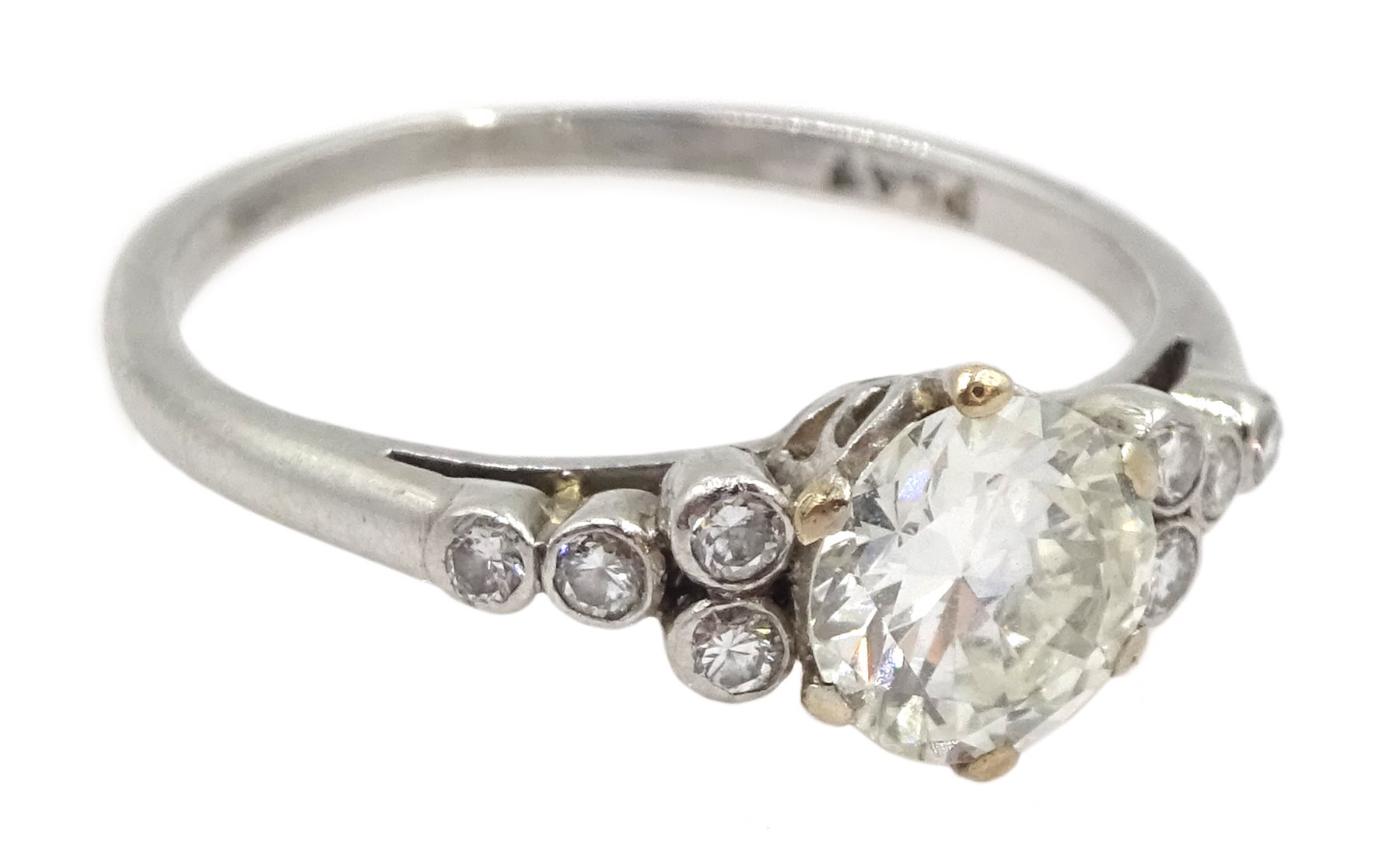 Platinum single stone diamond ring, with four diamonds set either side, stamped PLAT, central diamon - Image 3 of 7