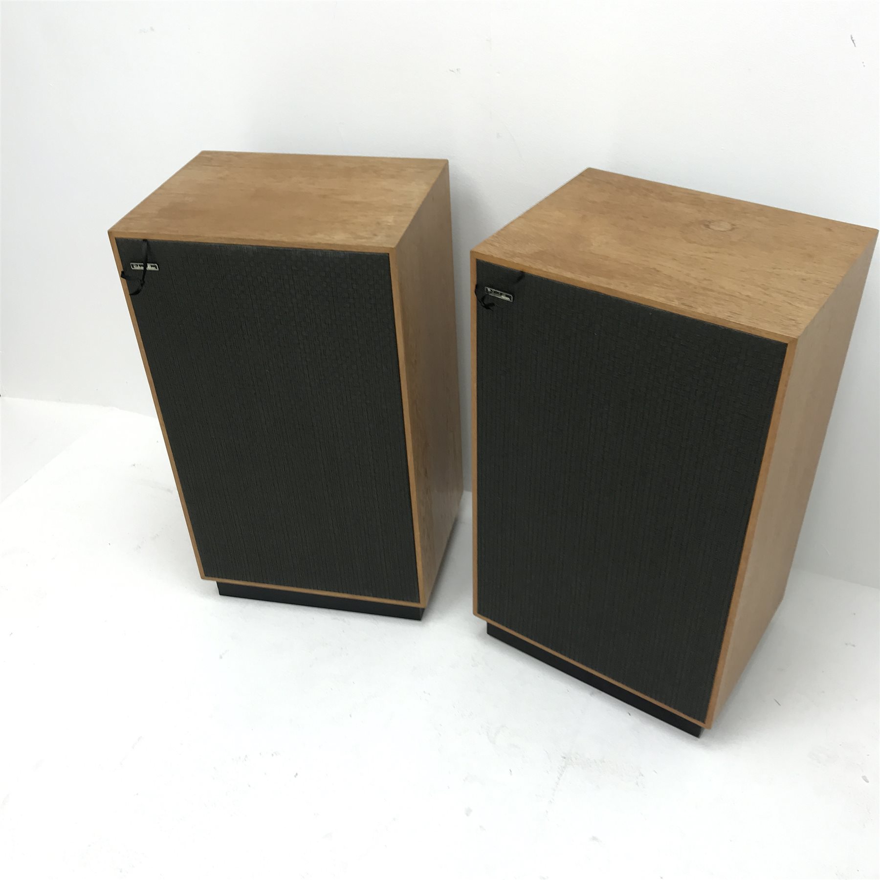 Pair Richard Allan Pavane speakers, W40cm, H69cm, D31cm - Image 3 of 4