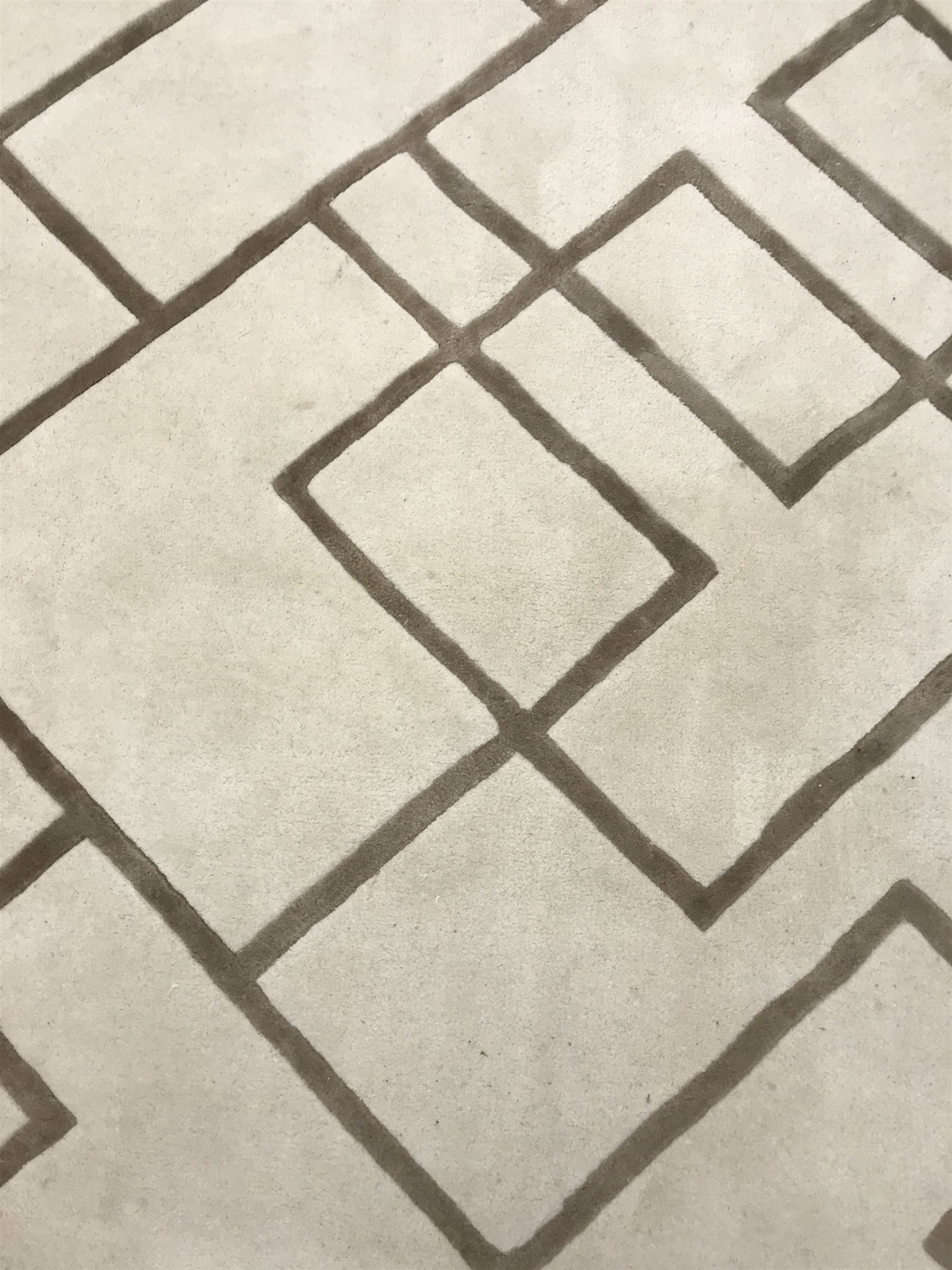 Modern beige ground rug, geometric patterned field, 290cm x 200cm - Image 3 of 4