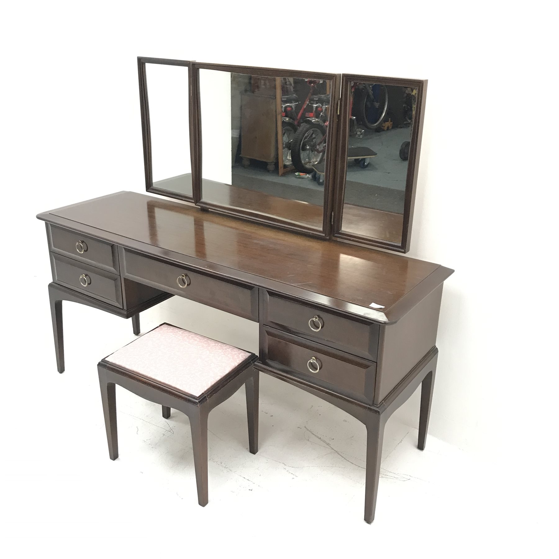 Stag mahogany dressing table, raised three piece mirror back, five drawers, square tapering supports - Image 3 of 3