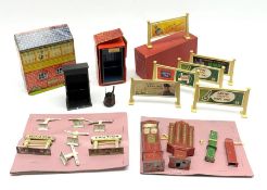 Hornby '0' gauge - Railway Accessories Set No.7 Watchman's Hut with brazier, shovel and poker; and s