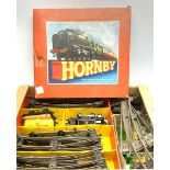 Hornby '0' gauge - clockwork Tank Goods Set No.40 with 0-4-0 tank locomotive No.82011, boxed; with e