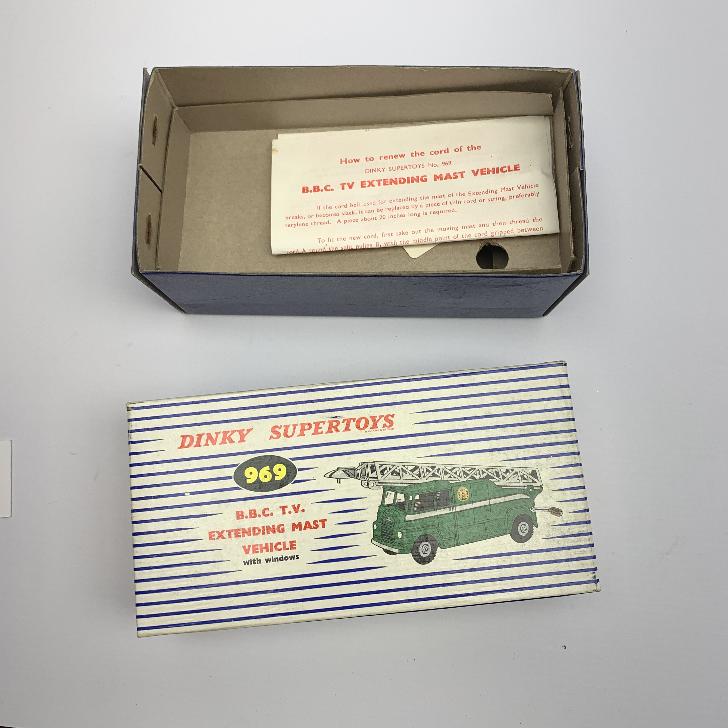 Dinky - Supertoys B.B.C. T.V. Extending Mast Vehicle, No.969, boxed with internal packaging and ins - Image 8 of 8