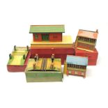 Hornby '0' gauge - No.1 Goods Platform, No.1 Level Crossing, No.2 Signal Cabin and No.E1E Level Cros