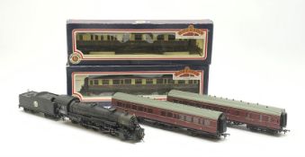 Bachmann '00' gauge - American style N.Y.O. & W. 4-8-2 locomotive and tender No.402; two boxed and t