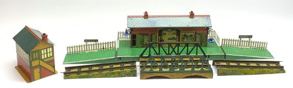 Hornby '0' gauge - three-piece Margate Station fitted with electric lighting, tin printed building a