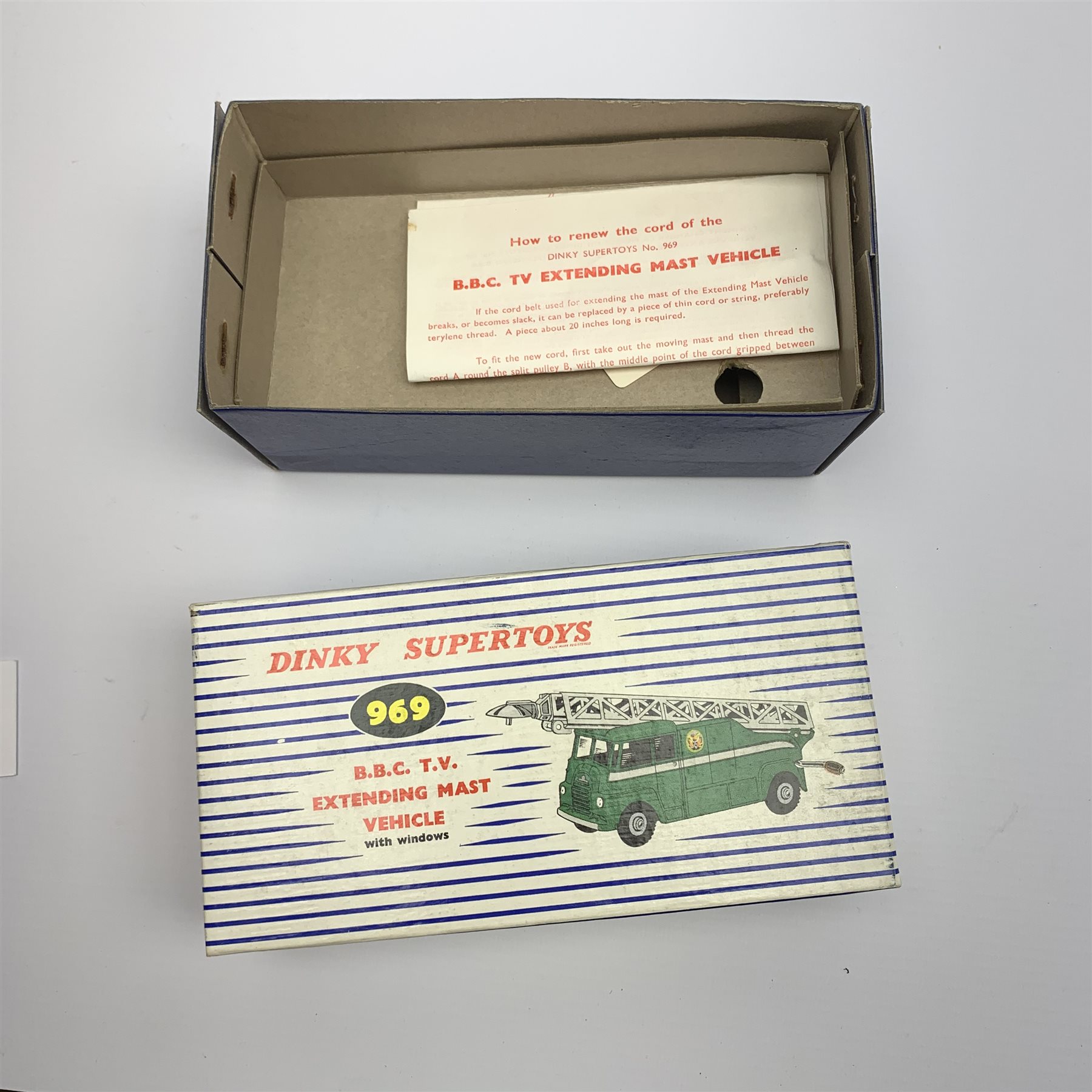 Dinky - Supertoys B.B.C. T.V. Extending Mast Vehicle, No.969, boxed with internal packaging and ins - Image 5 of 8